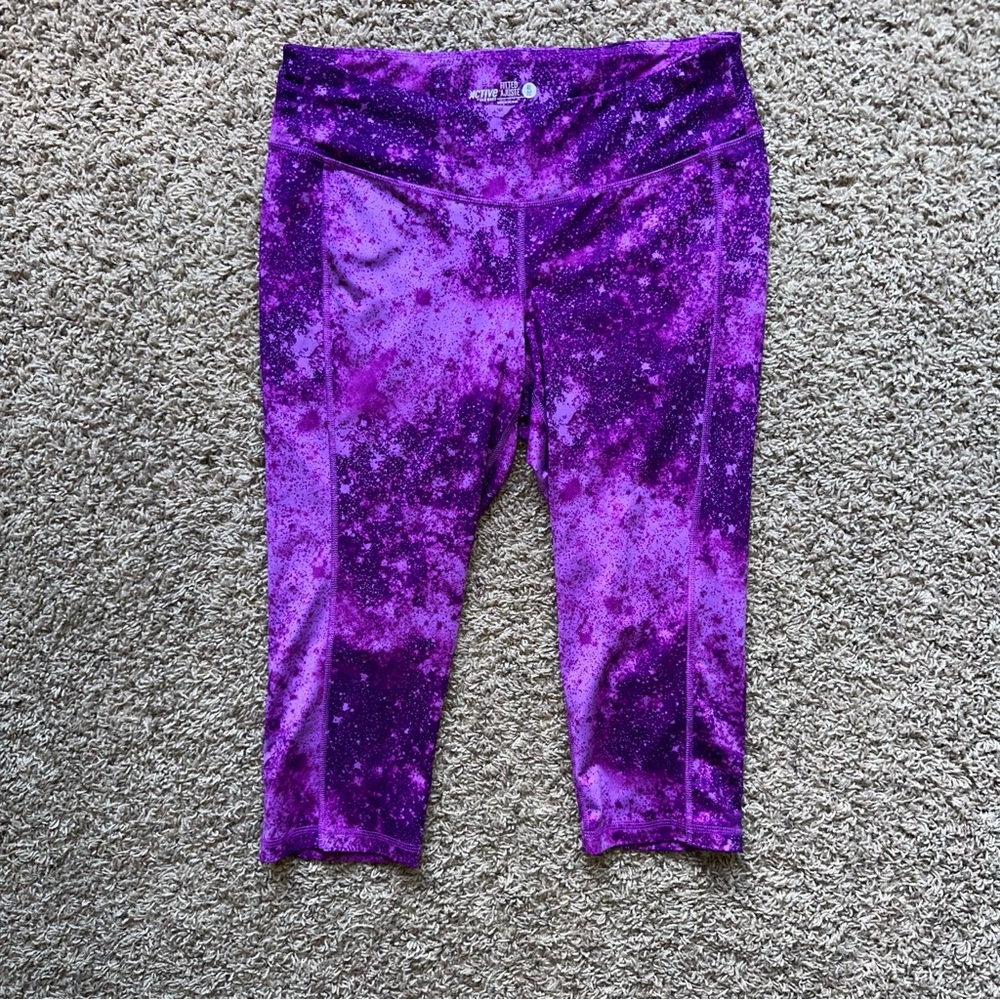 Old Navy Galaxy Print Purple Cropped Capri Leggings XL Workout Pants Athleisure